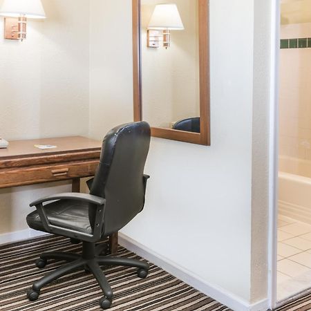 Days Inn By Wyndham Henrietta/Rochester Area Phòng bức ảnh