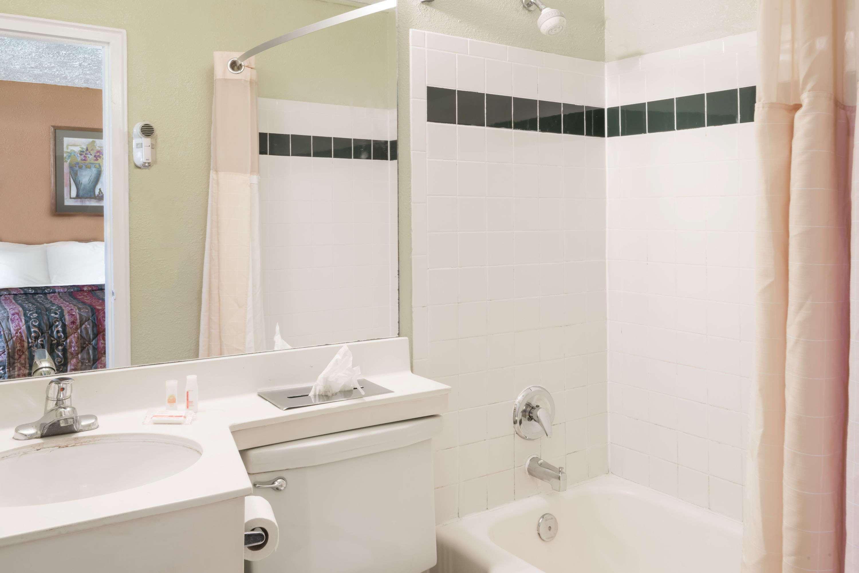 Days Inn By Wyndham Henrietta/Rochester Area Ngoại thất bức ảnh