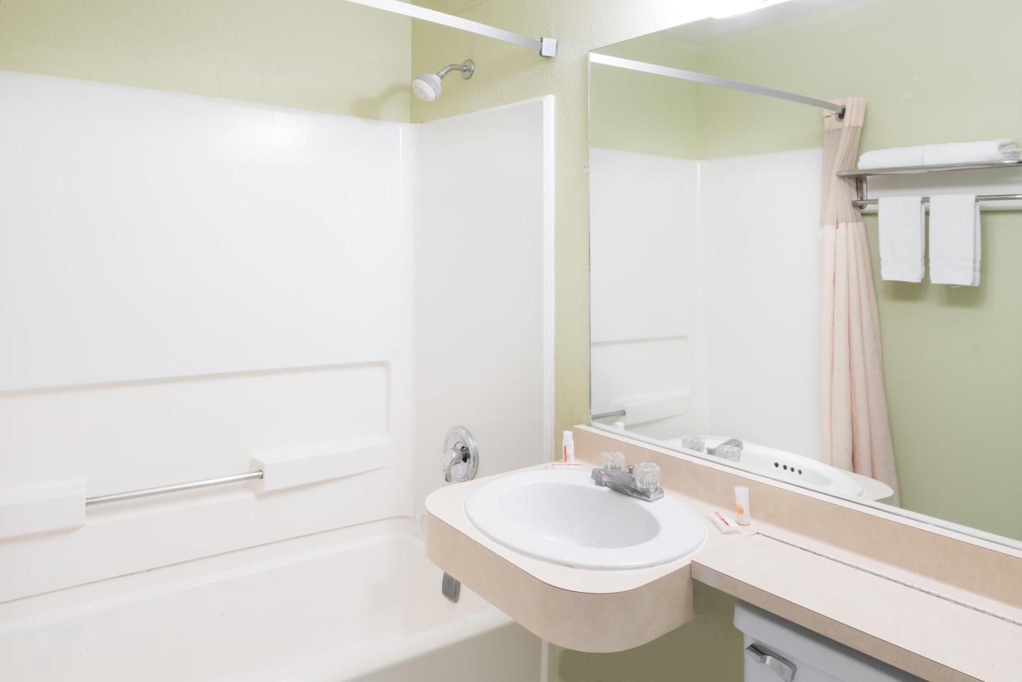 Days Inn By Wyndham Henrietta/Rochester Area Phòng bức ảnh