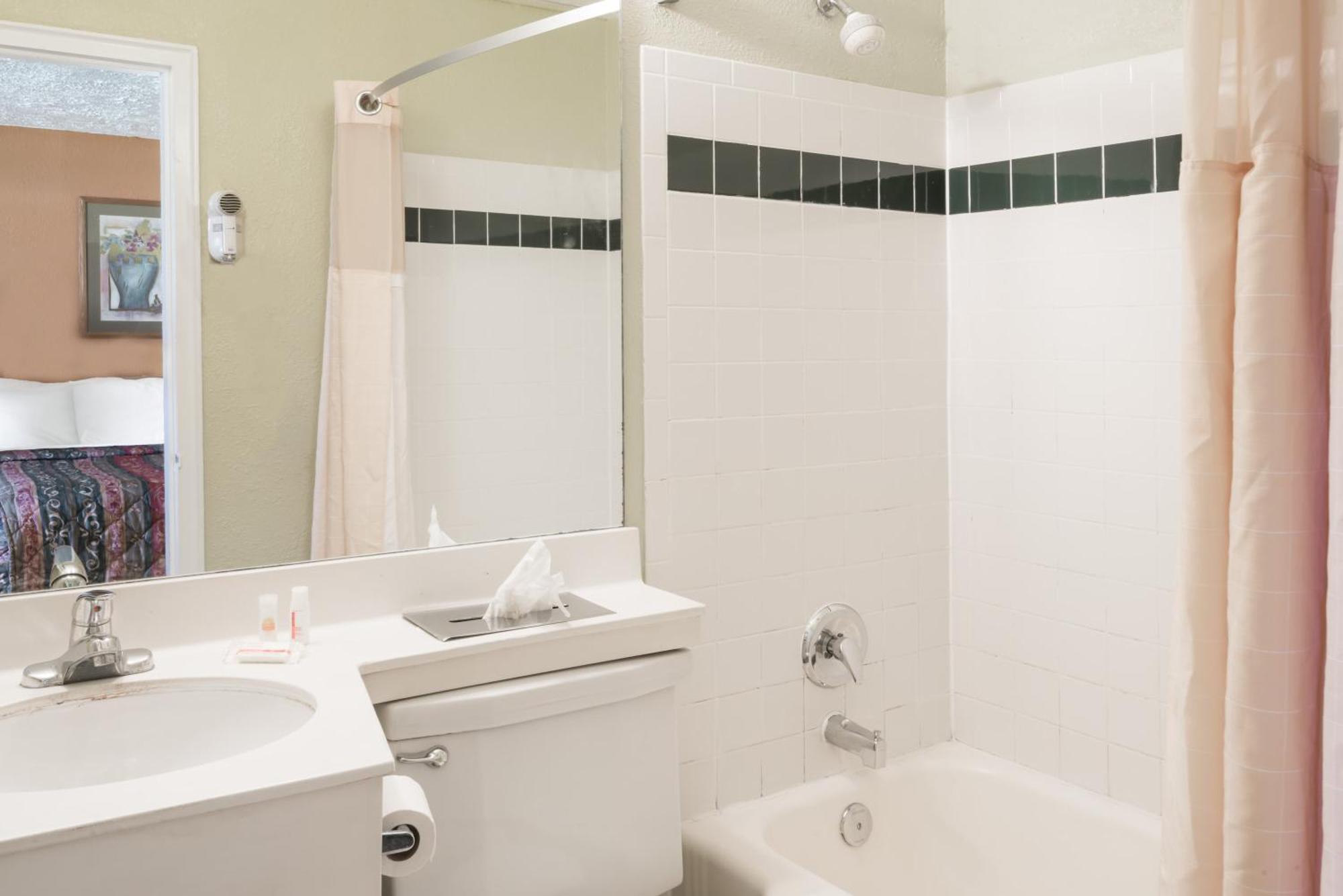 Days Inn By Wyndham Henrietta/Rochester Area Phòng bức ảnh